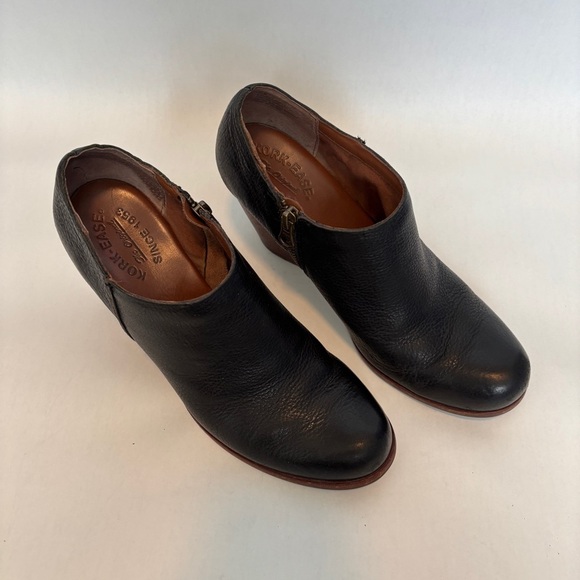 Kork-Ease womens Holmes Wedge Ankle Bootie Black Leather side zip size 8.5 - Picture 2 of 11